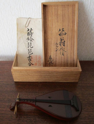 柴田是真「蒔絵琵琶香合」